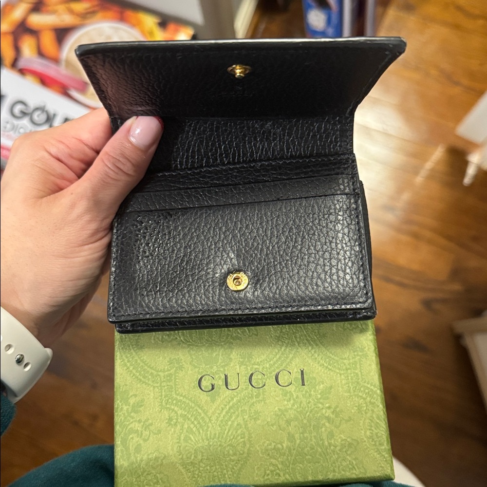 Gucci Black and Cream GG Logo Wallet - Picture 3 of 4